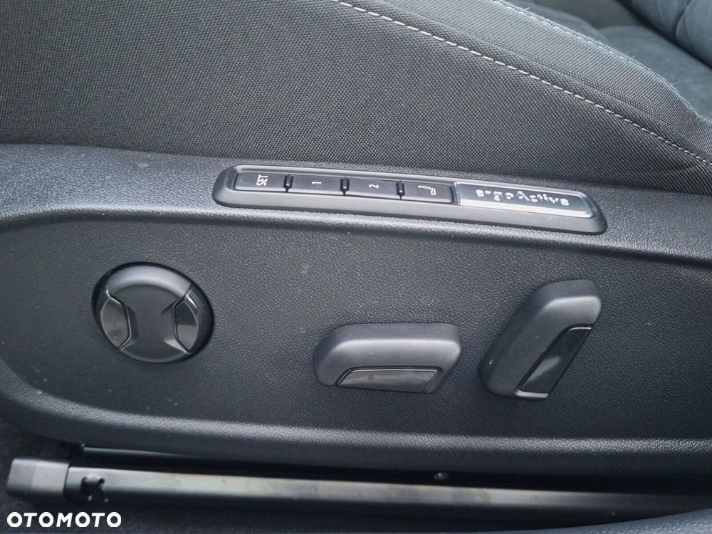 Volkswagen Golf - 28
