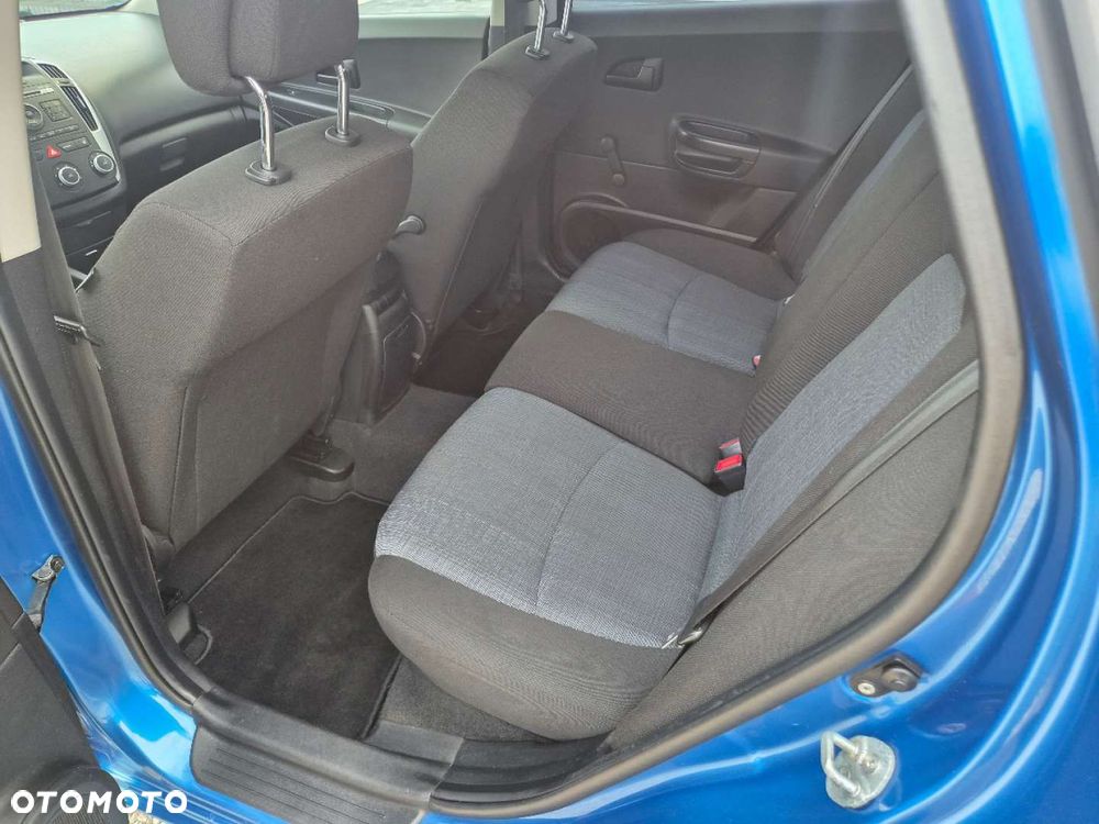 Kia Ceed - 16