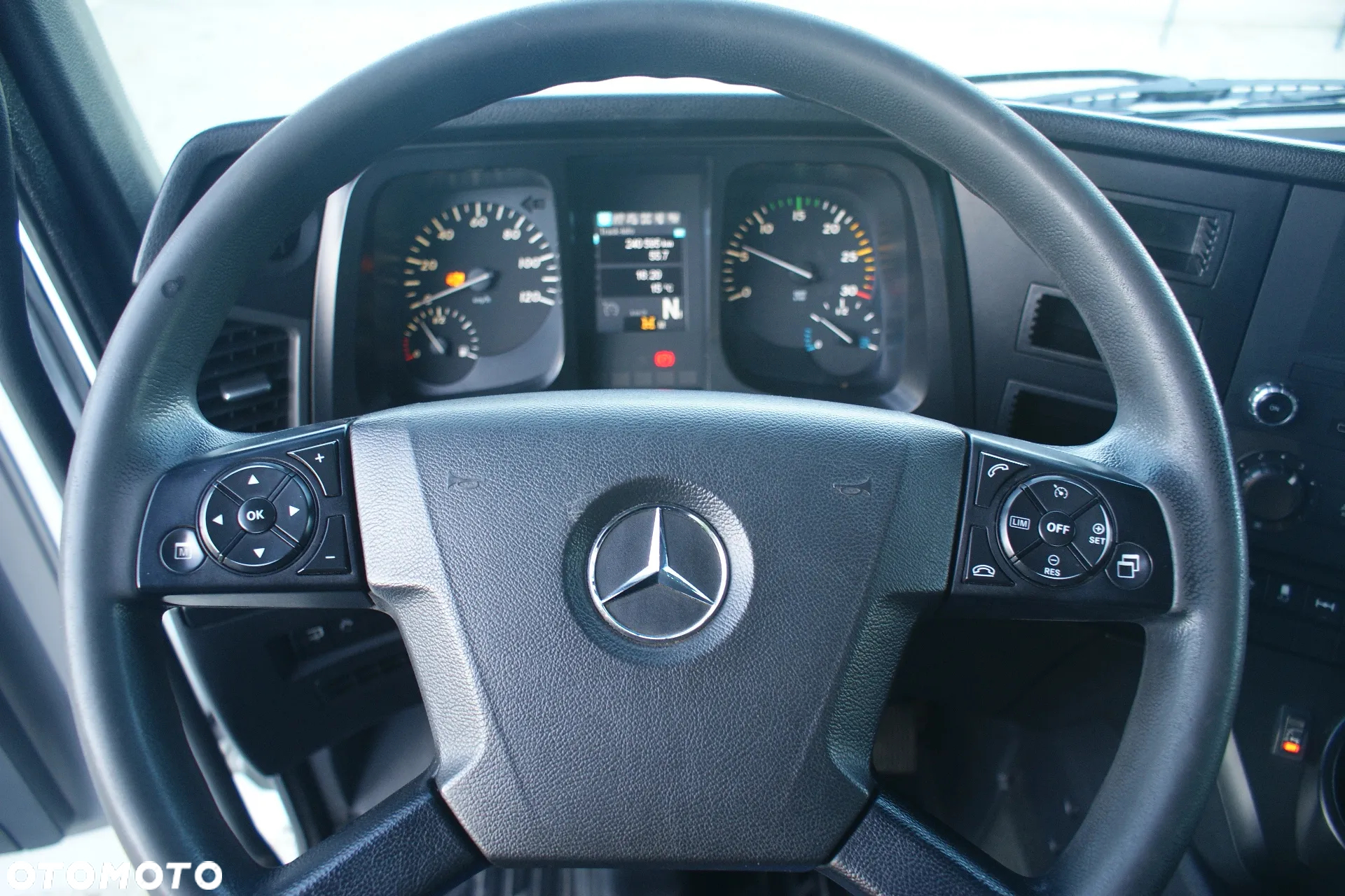 Mercedes-Benz Antos Actros 1830 - 10