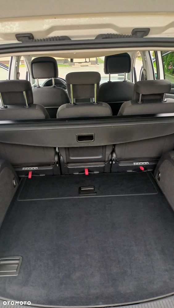 Volkswagen Touran 1.6 TDI DPF BlueMot Comfortline - 9