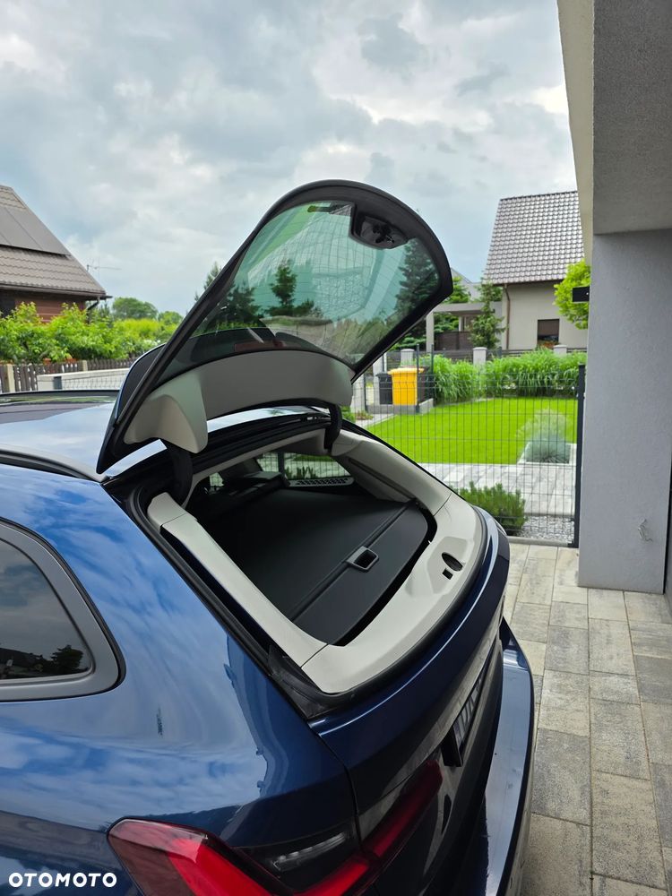 BMW Seria 3 318d mHEV - 12