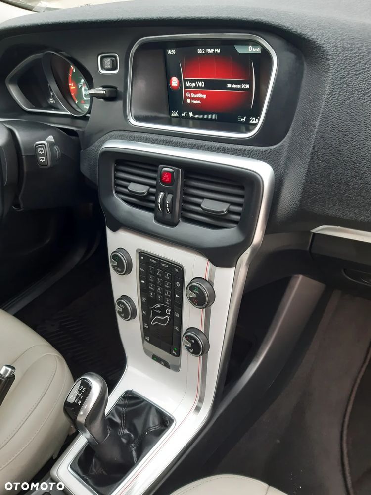 Volvo V40 D4 Summum - 26