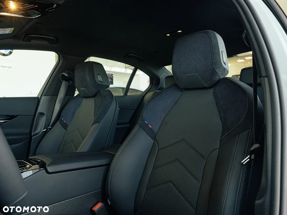 BMW Seria 5 520d xDrive - 12