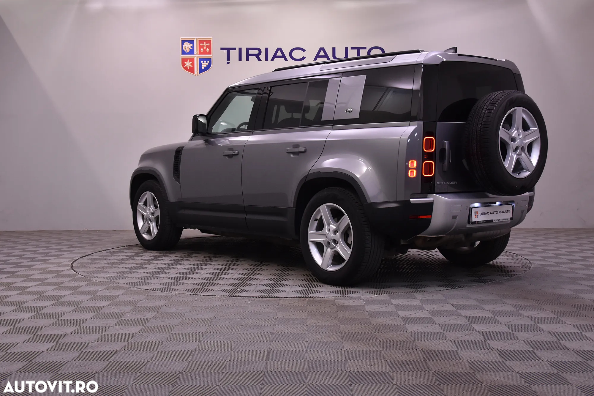Land Rover Defender 130 3.0D 250 MHEV SE - 3