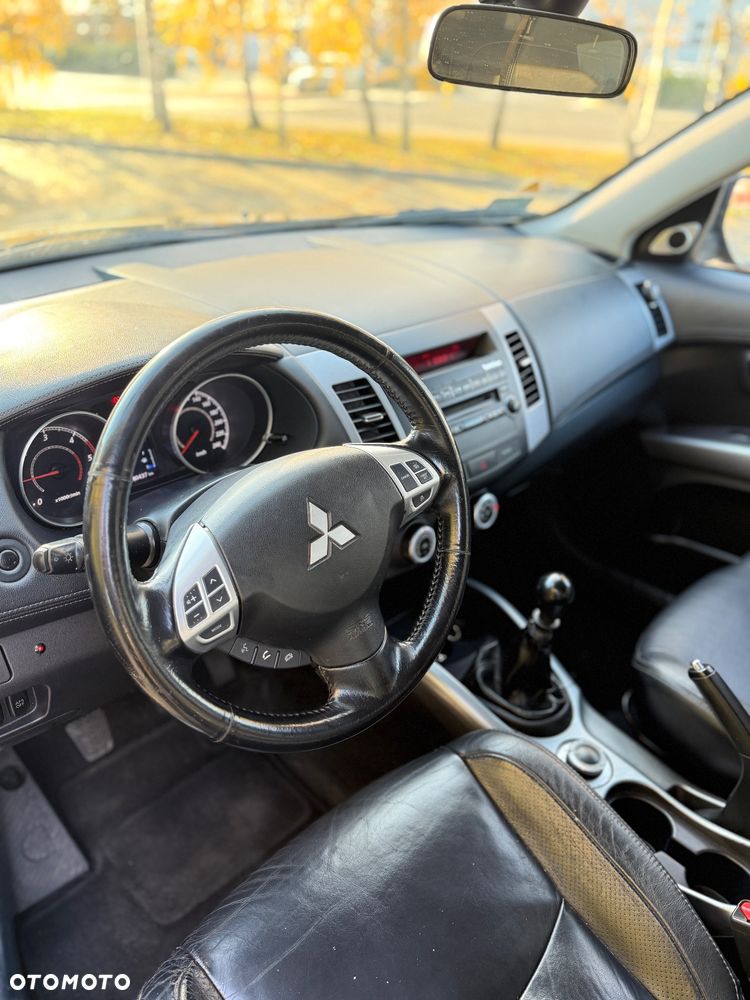 Mitsubishi Outlander 09-13 - 17