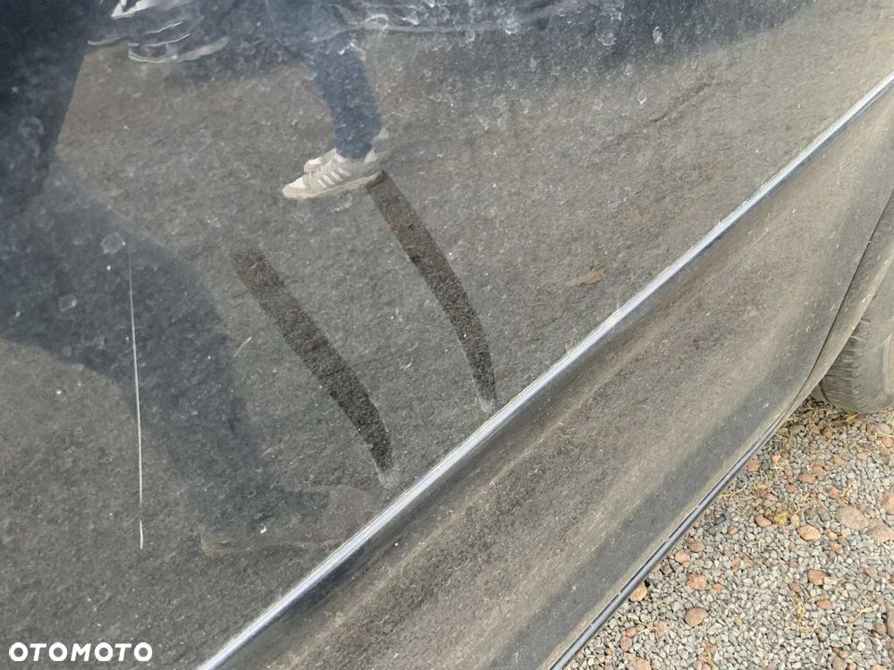 Volkswagen Touran 2.0 TDI DPF STYLE - 16