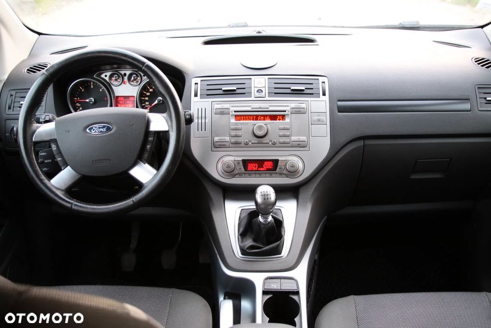 Ford Kuga 2.0 TDCi 2x4 Titanium - 15