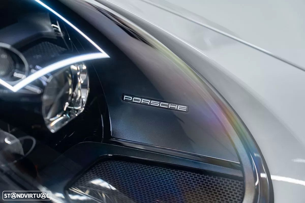 Porsche 911 (992) Carrera 4 GTS PDK - 11