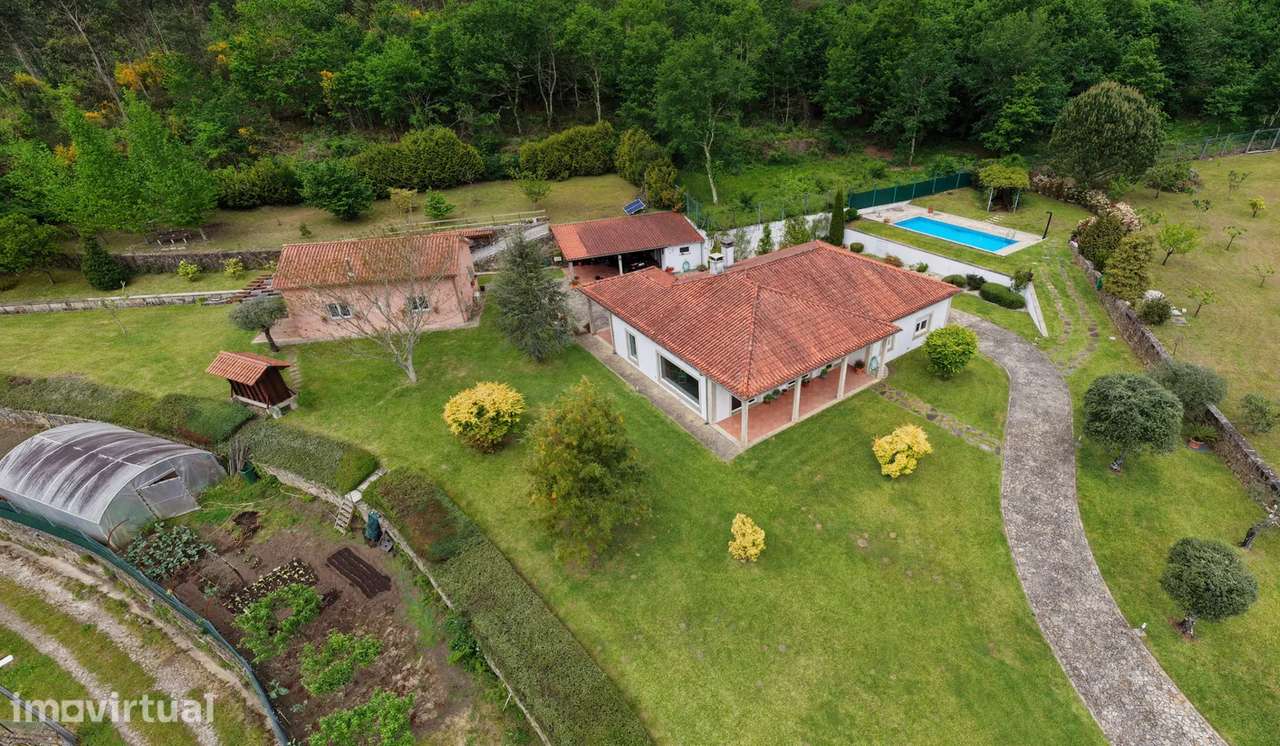 Quintinha com 2 casas -Extraordinária propriedade - Grande imagem: 5/37