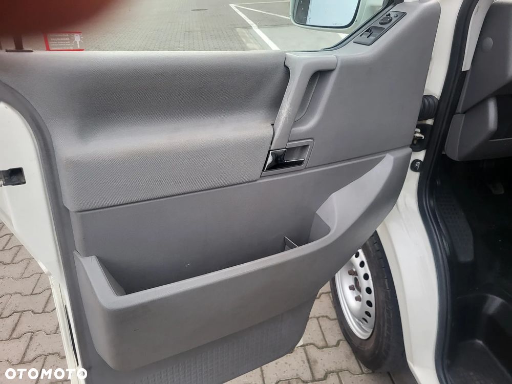 Volkswagen Transporter - 12