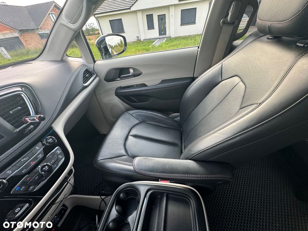 Chrysler Pacifica - 24