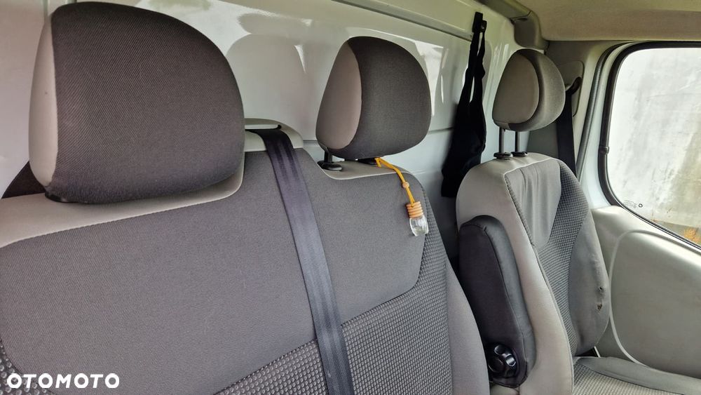 Opel Vivaro L2H1 2.9t Essentia - 11