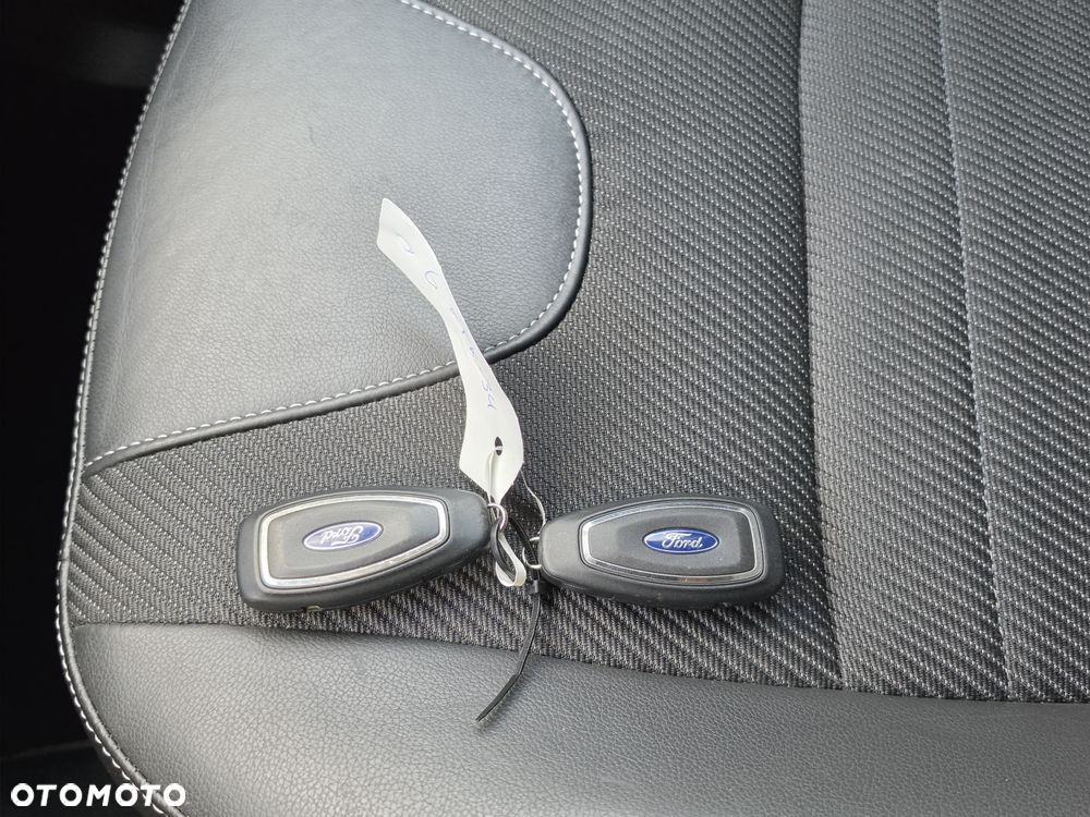 Ford Kuga - 32