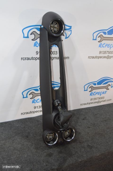 CONSOLA CENTRAL PORTA COPOS MANETE MUDANÇAS MOCA VELOCIDADES ORIGINAL MINI COOPER S R56 - 2