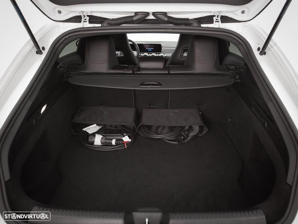 Mercedes-Benz CLA 250 e Shooting Brake AMG Line - 12