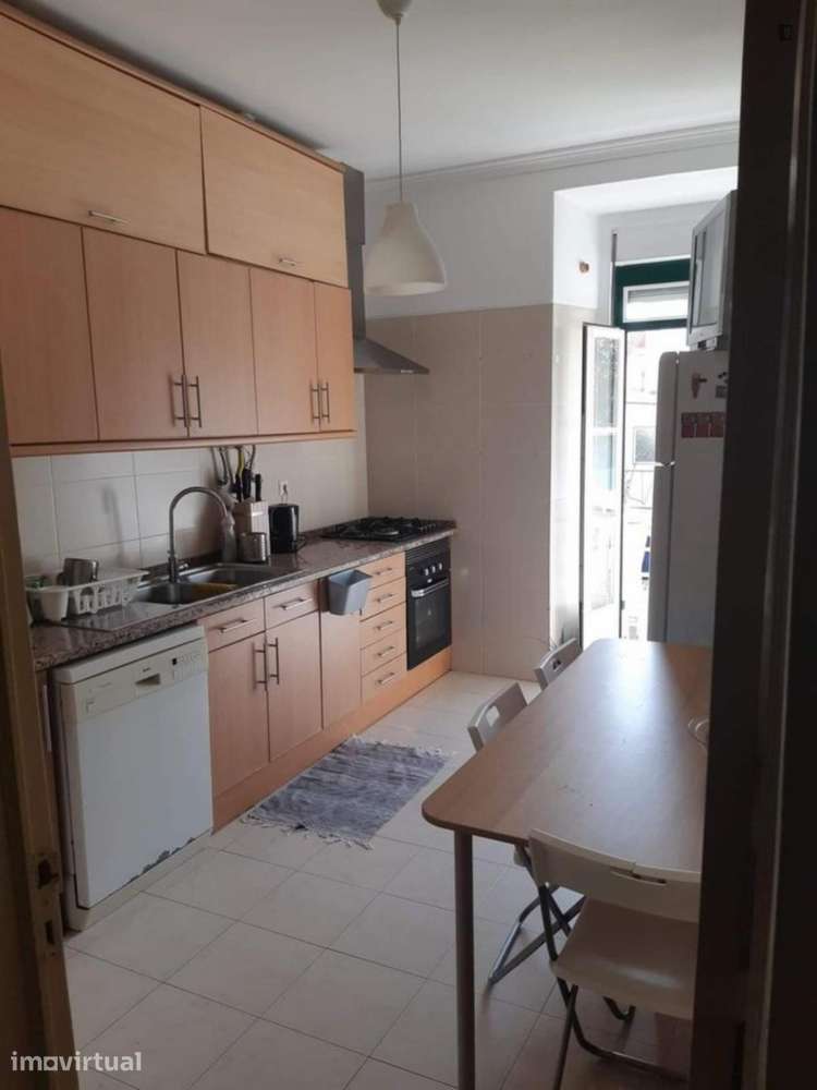 Quarto - localizado em Benfica Lisbon - Grande imagem: 2/5