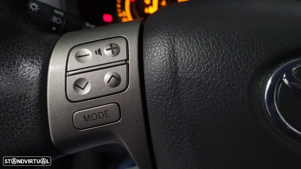 Toyota Auris 2.0 D-4D Exclusive - 20