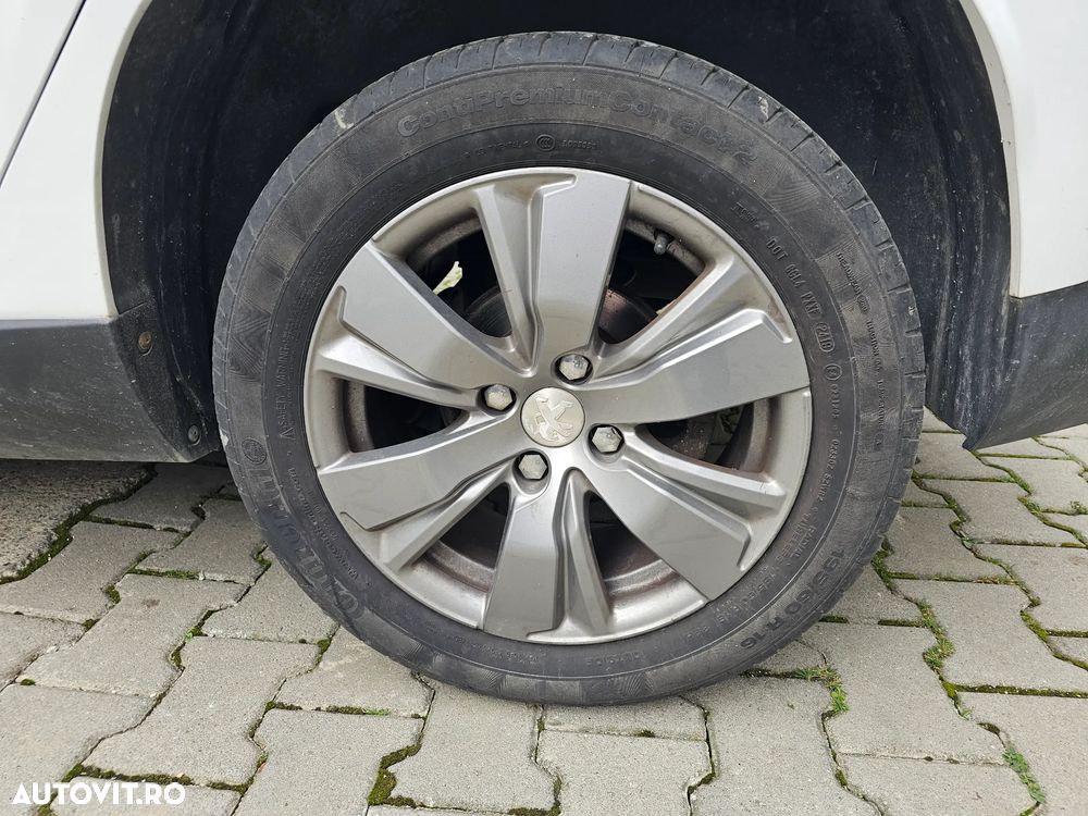 Peugeot 2008 - 8