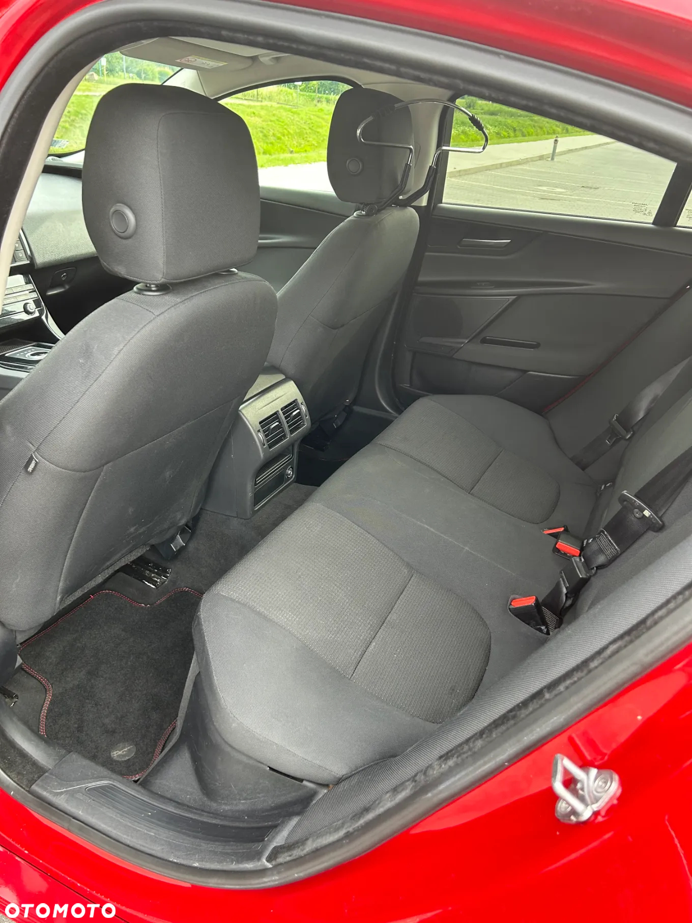 Jaguar XE 2.0 D Prestige - 12