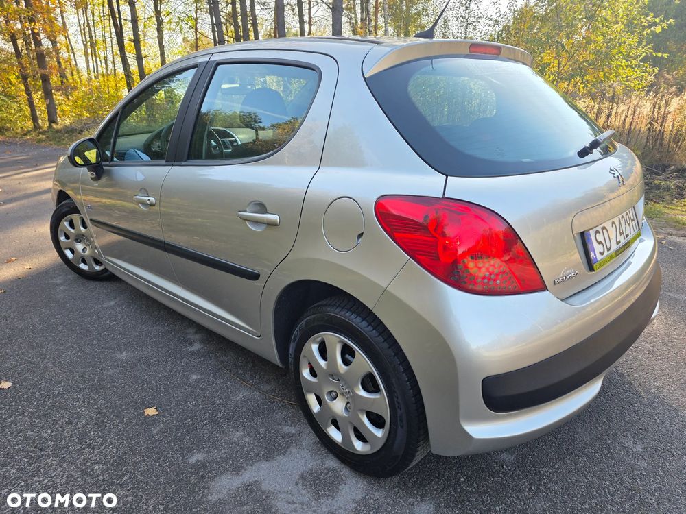 Peugeot 207 2008 photo 5