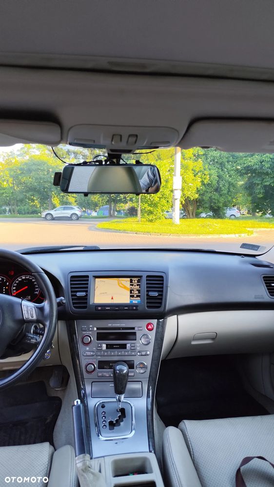 Subaru Legacy - 15