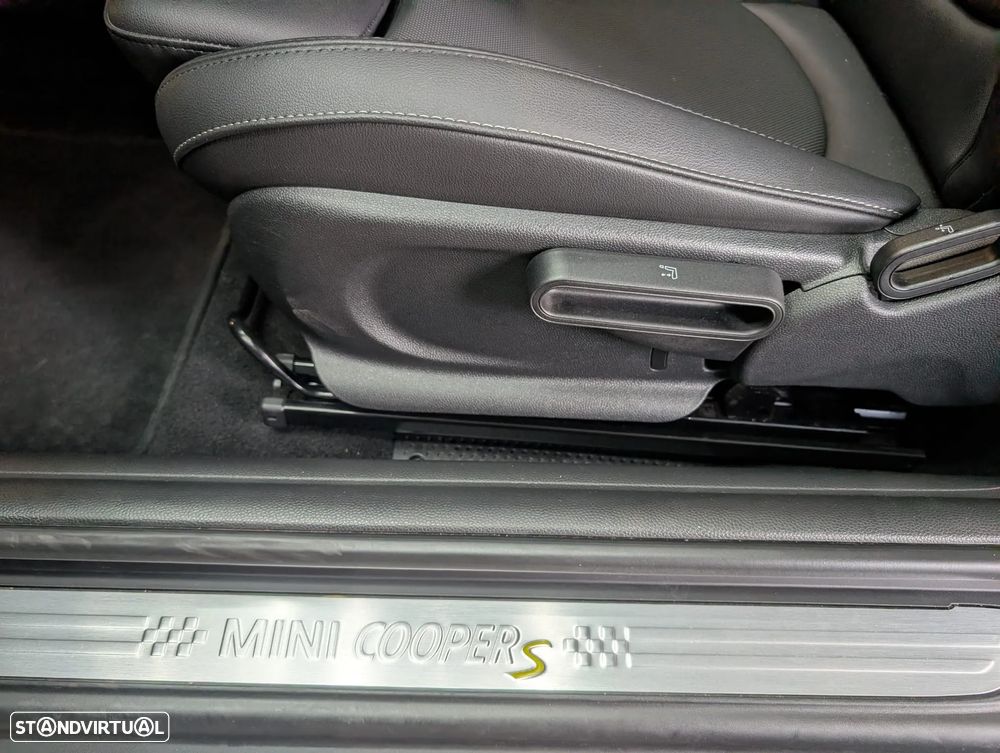MINI 3 Portas Cooper SE Premium Extra Essential - 16
