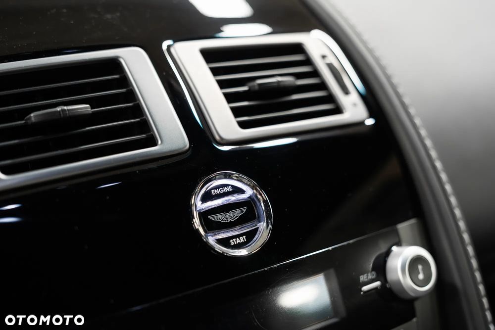 Aston Martin V12 Vantage - 28
