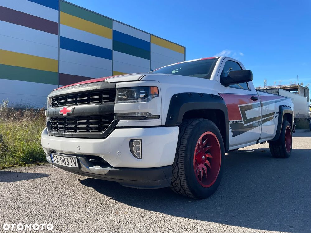 Chevrolet Silverado - 3