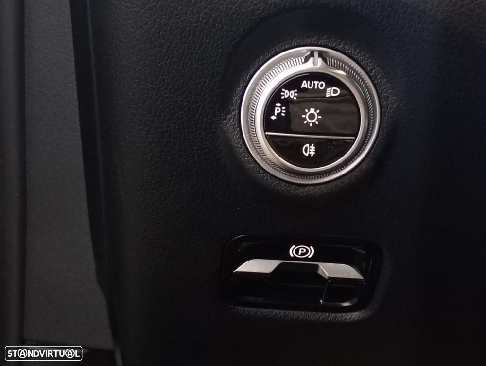 Mercedes-Benz C 300 e AMG Line — fotografia 20