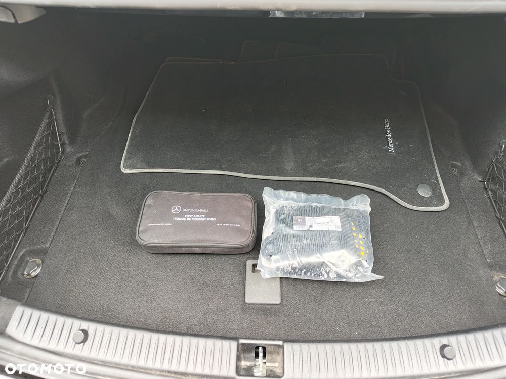 Mercedes-Benz Klasa C 300 4Matic 9G-TRONIC AMG Line - 22