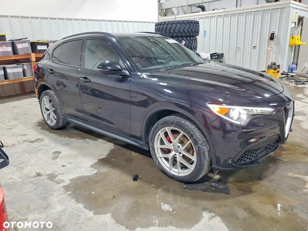 Alfa Romeo Stelvio - 2