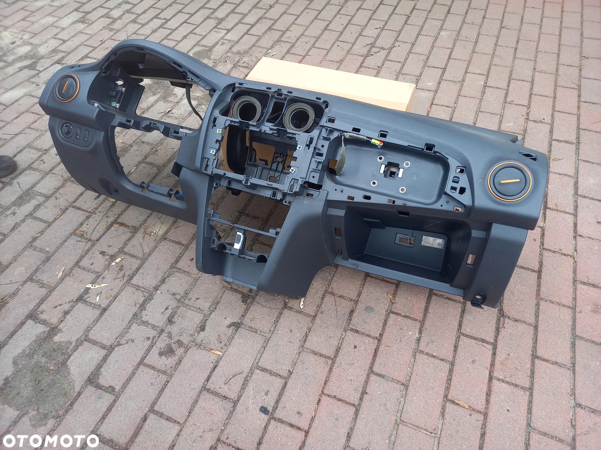 DESKA ROZDZIELCZA KONSOLA DACIA SANDERO II - 7