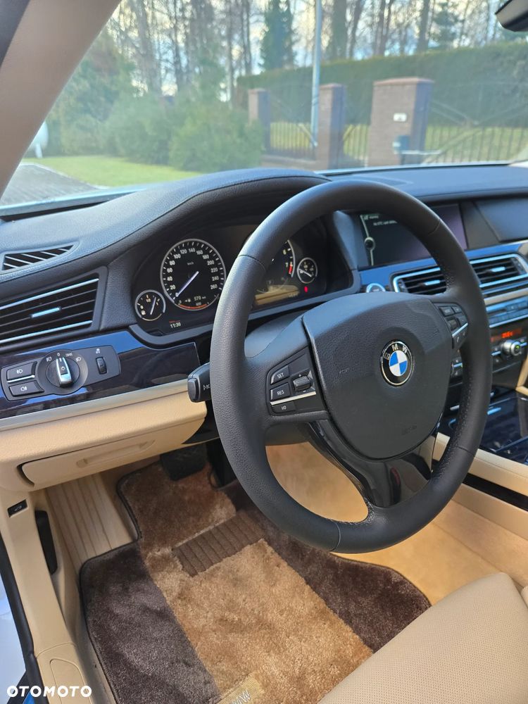BMW Seria 7 740i - 14