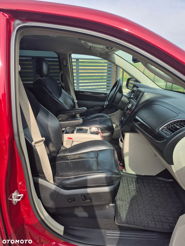 Chrysler Town & Country 3.6 Limited - 11