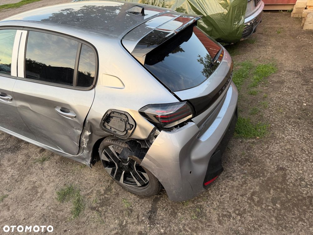 Peugeot 208 - 10