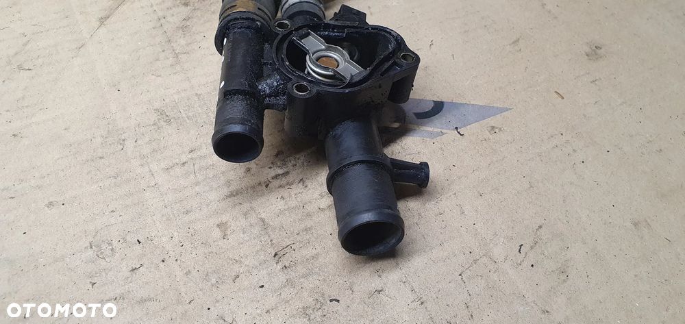 Obudowa termostatu termostat przewód wąż Renault Scenic II 1.9 DCI - 4