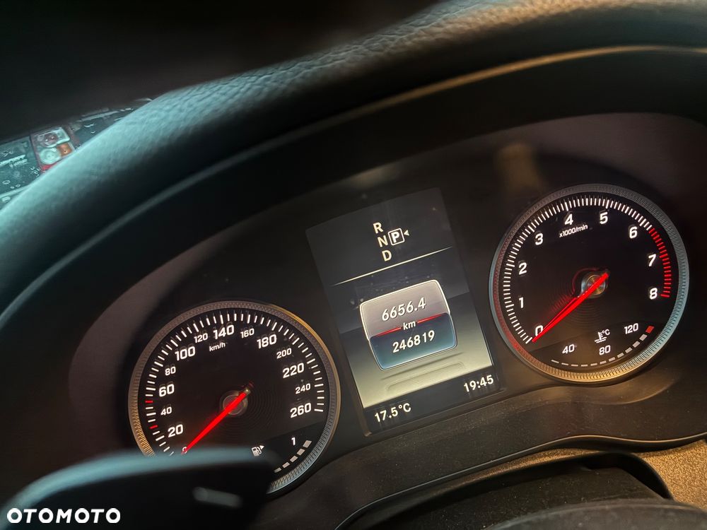 Mercedes-Benz Klasa C 180 7G-TRONIC - 15