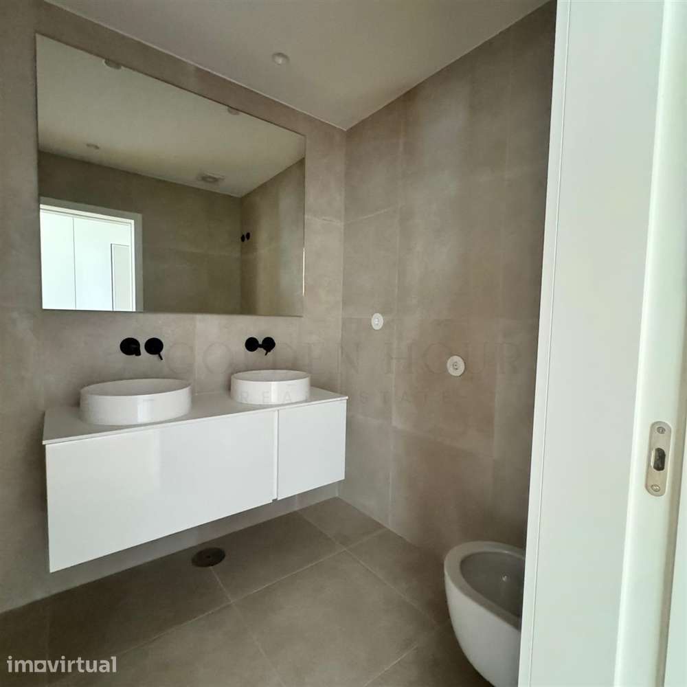 Apartamento T1 de Luxo em Gaia | Design Moderno & Varanda - Grande imagem: 5/27