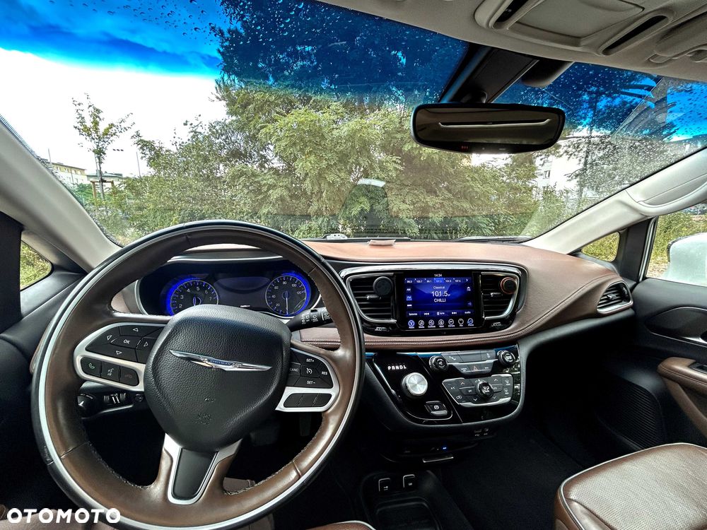 Chrysler Pacifica - 4