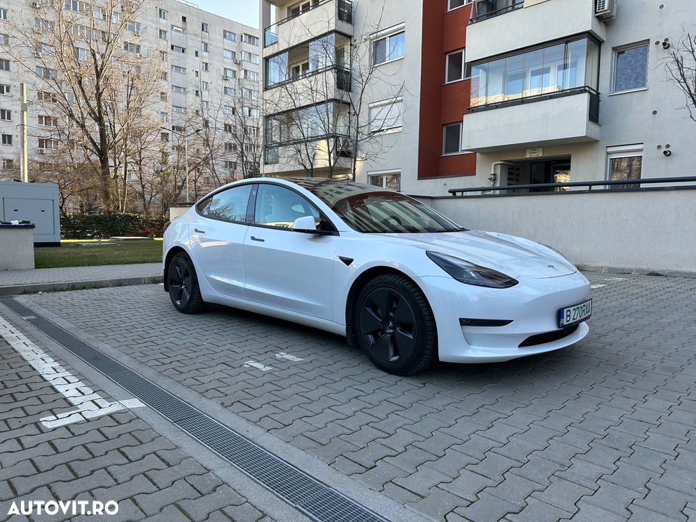 Tesla Model 3 - 1