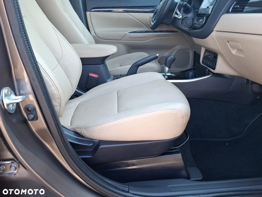 Mitsubishi Outlander 2.0 Instyle SDA 4WD CVT - 21