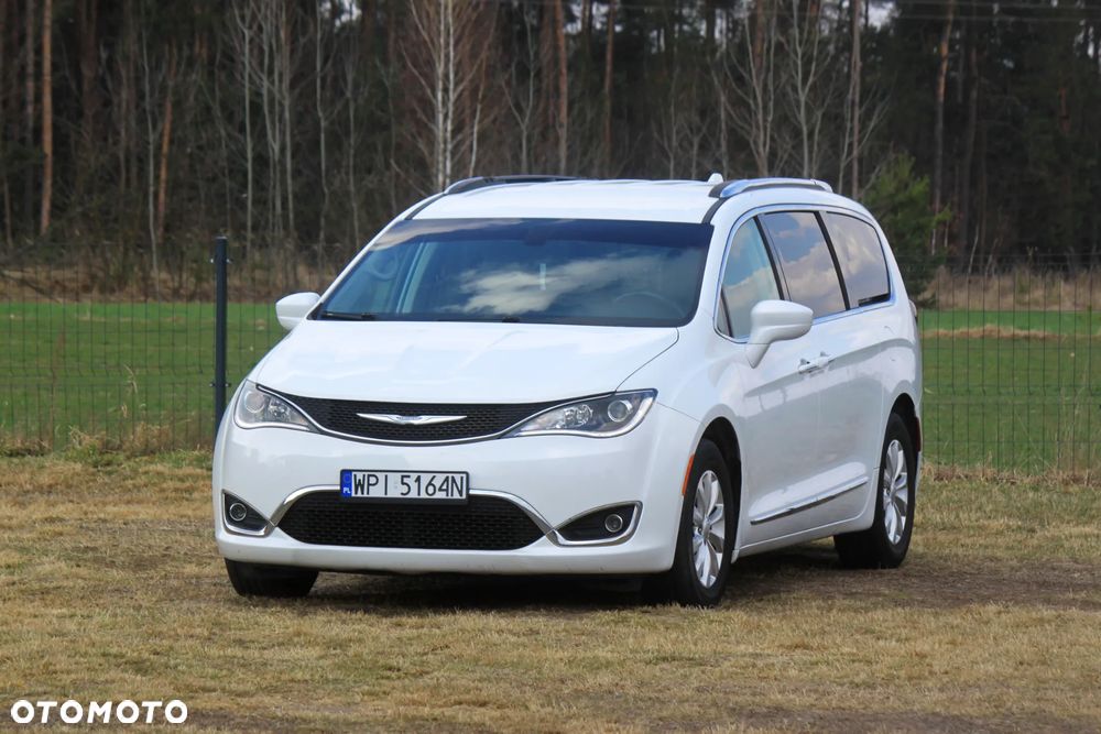 Chrysler Pacifica - 2