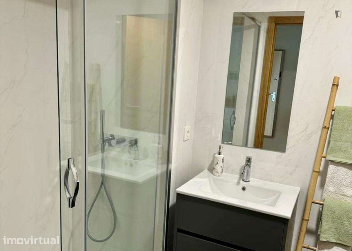 Apartamento com 1 quartos - localizado em Paranhos Porto - Grande imagem: 3/19