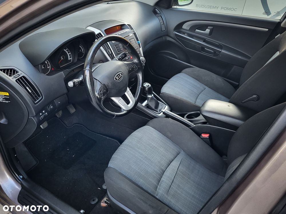 Kia Ceed Cee'd 1.6 Comfort + - 7