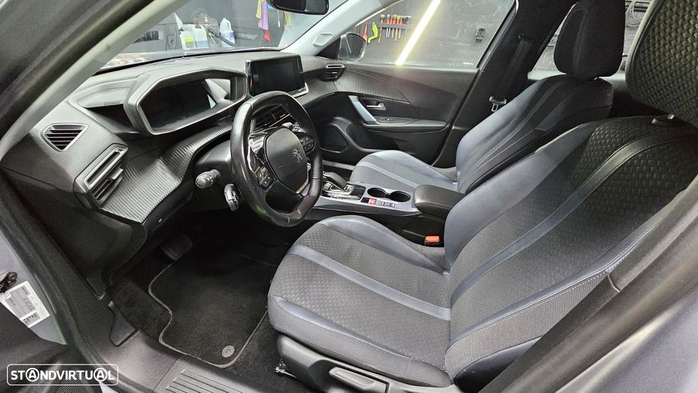 Peugeot e-2008 Allure - 5