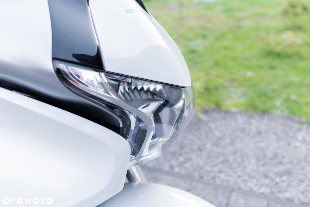 Honda VFR - 12