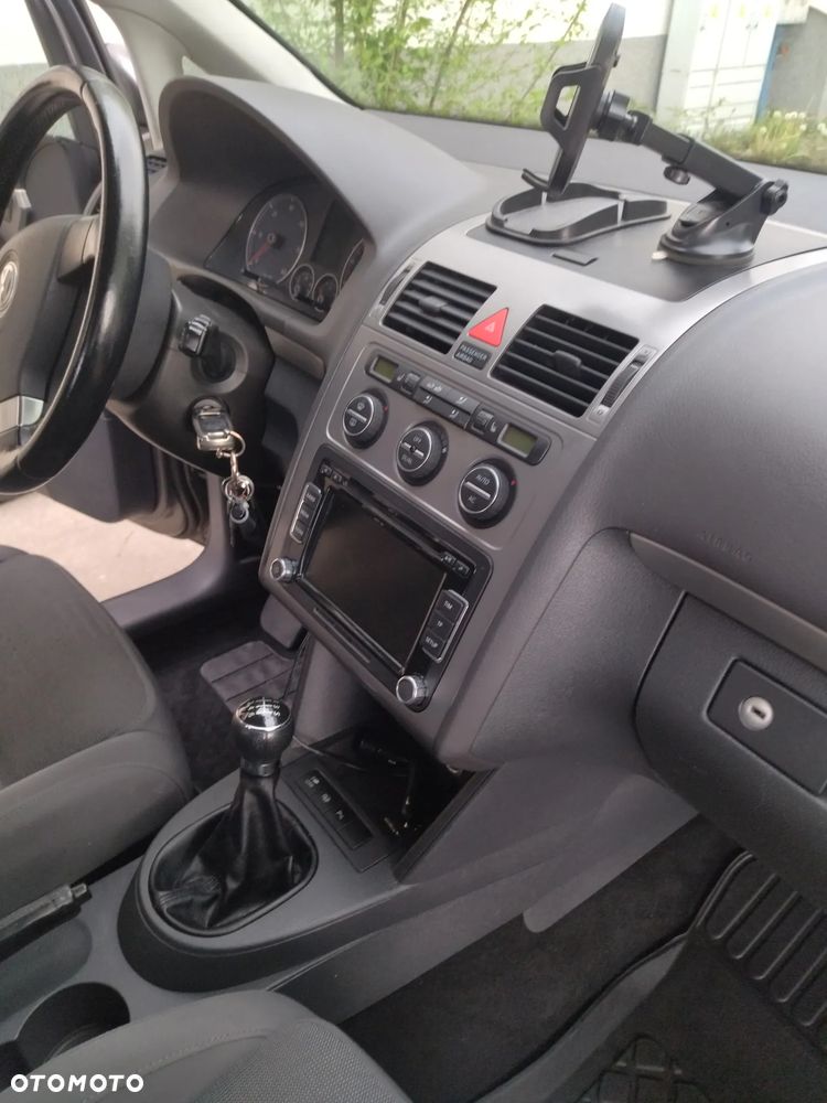 Volkswagen Touran 2.0 TDI Highline - 9
