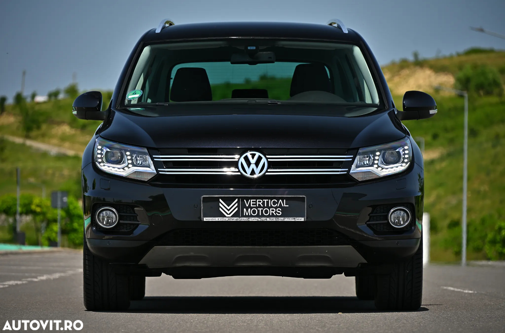 Volkswagen Tiguan 2.0 TDI 4Motion DSG Sport & Style - 2