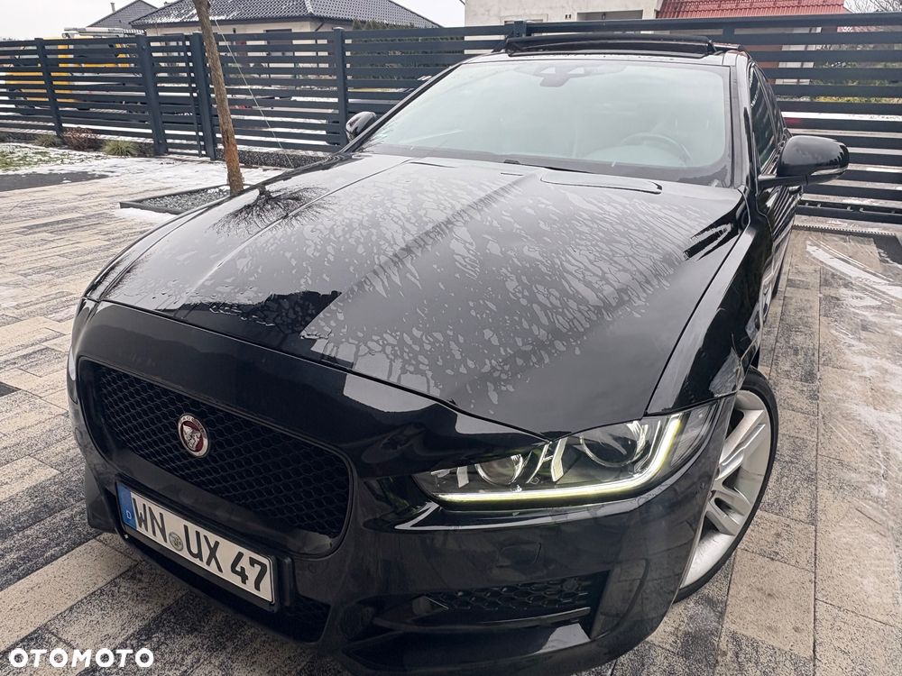 Jaguar XE 25t R-Sport - 33