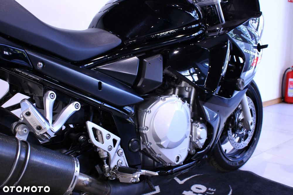 Suzuki GSX - 23